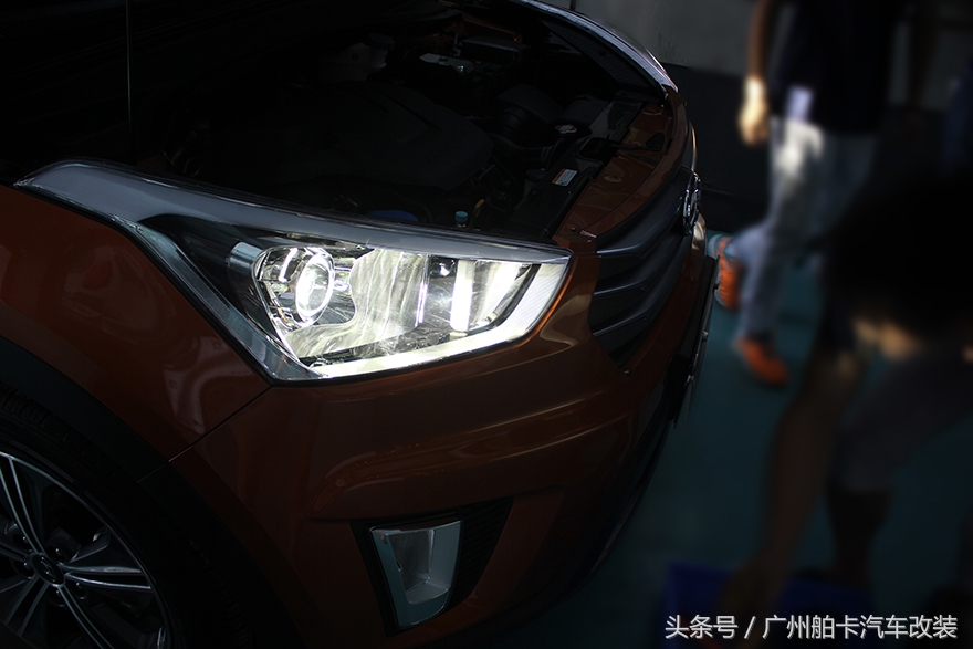 现代ix25大灯改透镜全过程,现代ix25大灯灯光怎么调