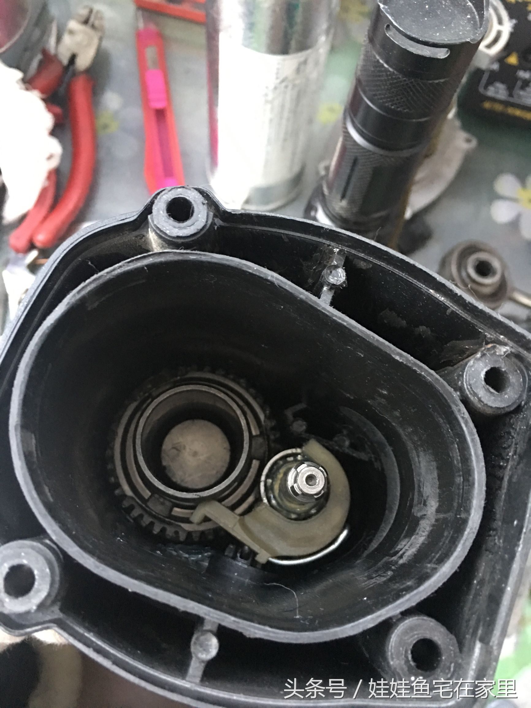 18v博世电锤锂电池组装视频,博世电锤机头维修