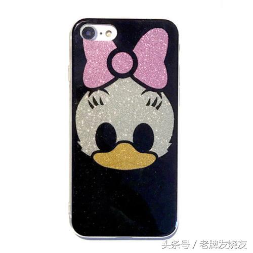 疯狂女果粉竟然每天换一款手机壳不重样