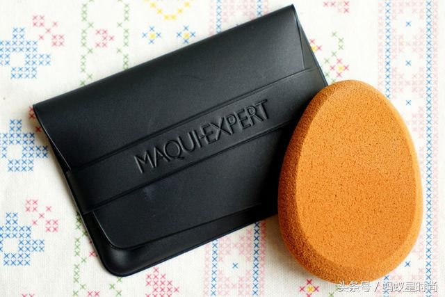 粉扑和海绵哪个上粉底好,气垫底妆用什么粉扑