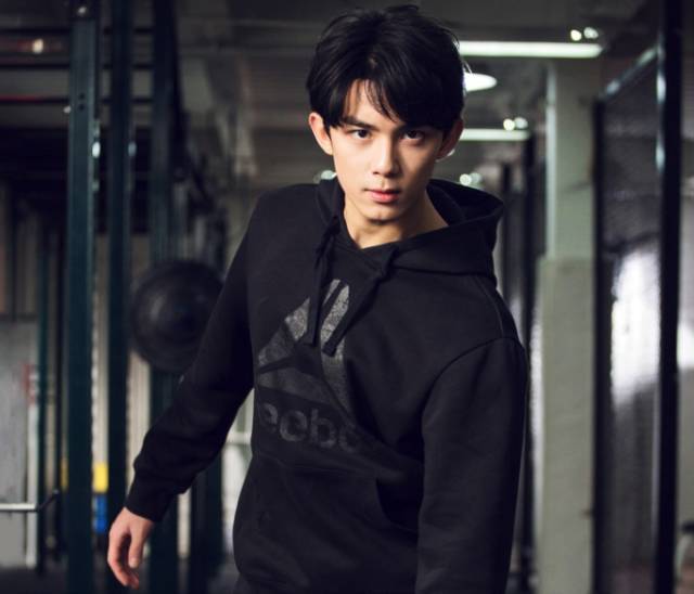 姚明锐步球鞋代言,锐步签约姚明带来多少收益