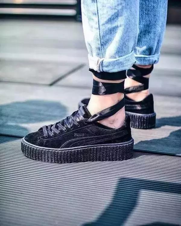 杨幂小金珠手链,杨幂小贝壳黑裙