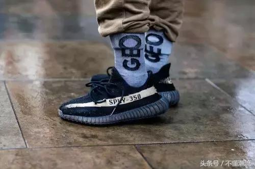 假的supreme一眼能看出来吗,真假supreme鞋子