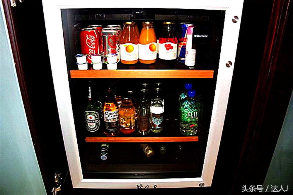 沙漠上的超级绿洲迪拜,迪拜沙漠上的奢华之都