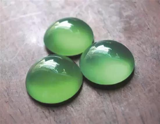 翡翠打紫光灯有荧光反应是a货吗,d货翡翠都有哪些图片