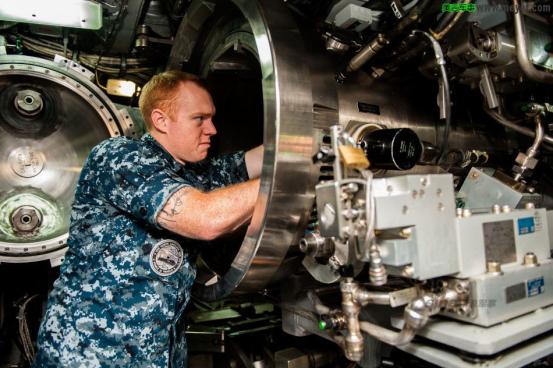 孟加拉国从中国买的潜艇，印度提出帮助培训，演示被炸逃生吗？