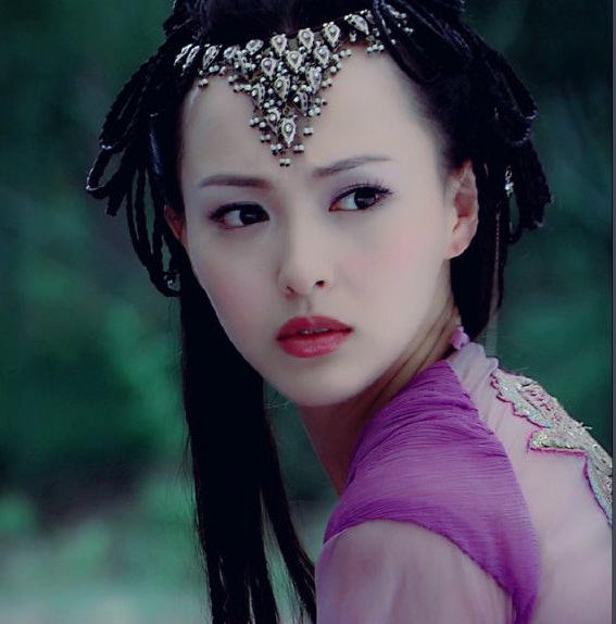 百变天后，无懈可击的唐嫣