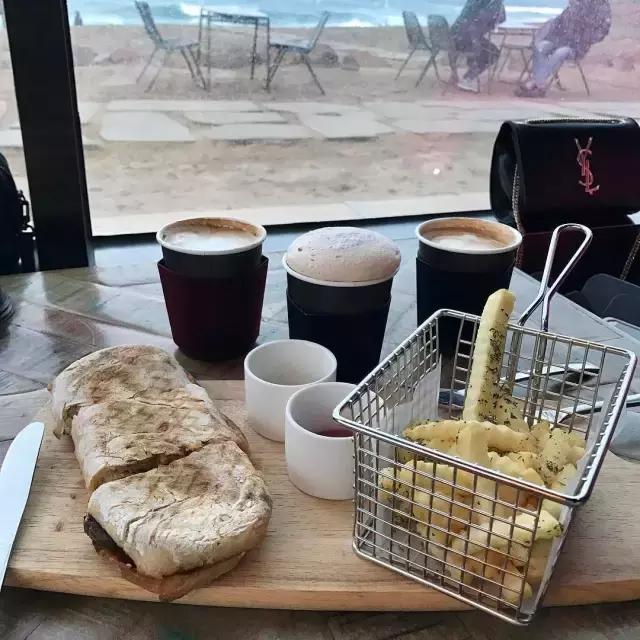 等有钱了，追到韩国欧巴们的店里来场美妙的偶遇！