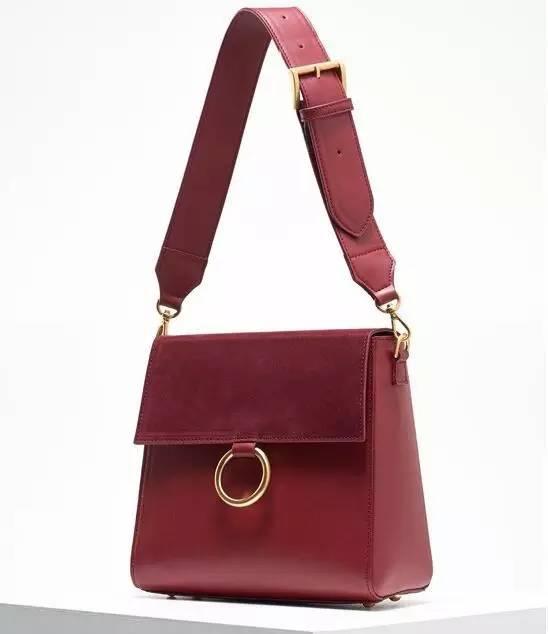 听说新年背“红包”能添财运!