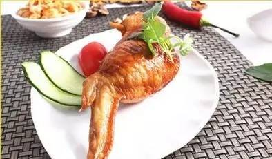 今天来分享一道鸡翅包饭的教程,如何制作正宗鸡翅包饭