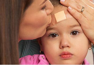 婴儿撞到头后什么症状要注意,孕妈撞到头起包怎么处理