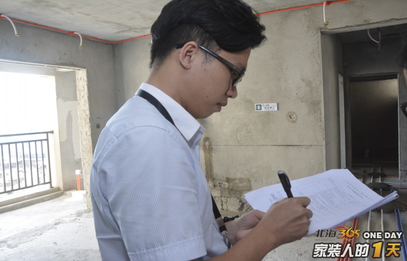 他拒绝业主抛出高薪去美国做工程监理的邀约，而是选择回北海