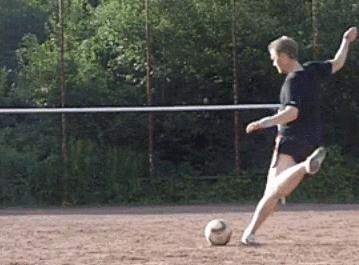 左脚射门技巧,怎么用左脚射门又准力量还大