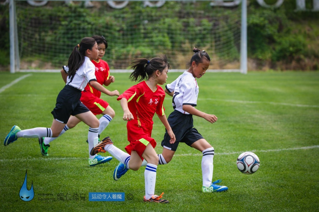 足球女孩图文,足球女孩反差转场