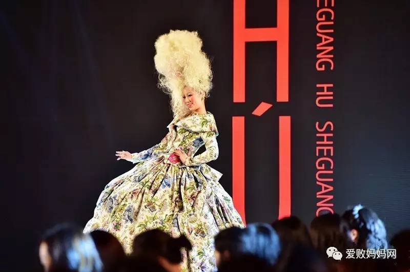 秘密花园里的时尚邂逅——第五届爱败妈妈时尚盛典闪耀绽放