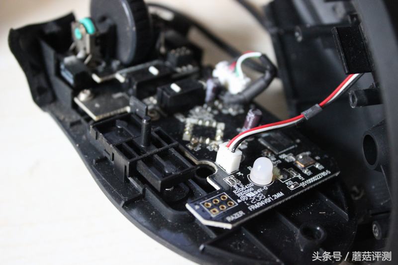 雷蛇帝王蟒微动鼠标更换,雷蛇蝰蛇鼠标更换微动视频