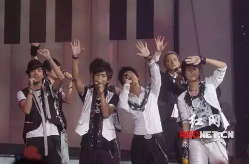 烧伤事件双方粉丝互撕六年，他们承受无尽痛苦，却总是被揭旧伤疤