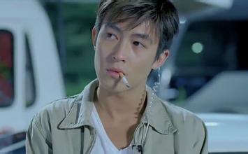 抽烟经典镜头周星驰,周星驰周润发抽烟搞笑视频合集