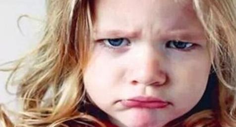 如何治疗嘴上起泡,阿昔洛韦软膏治疗嘴上起泡