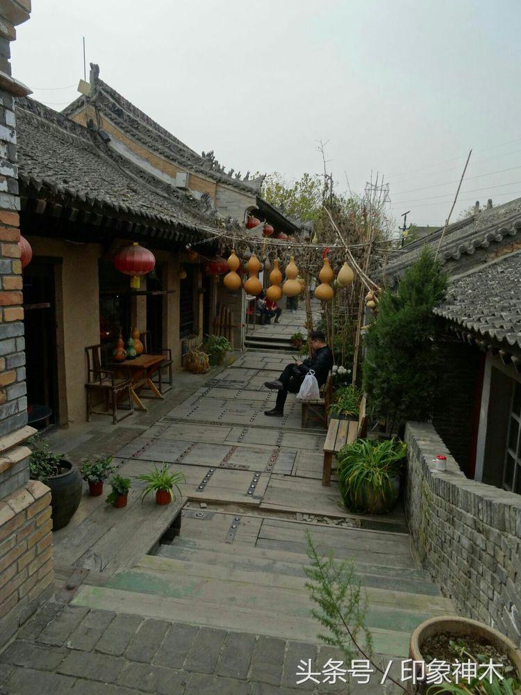 陕北俊俏女子勇闯袁家村大嘴吃四方