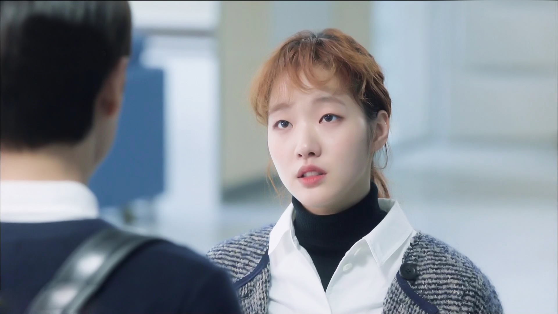 头发烫分叉了怎么办,头发烫焦了打结怎么办