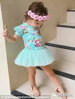 两岁能干嘛？人家的两岁……已经开始各种走秀代言了……