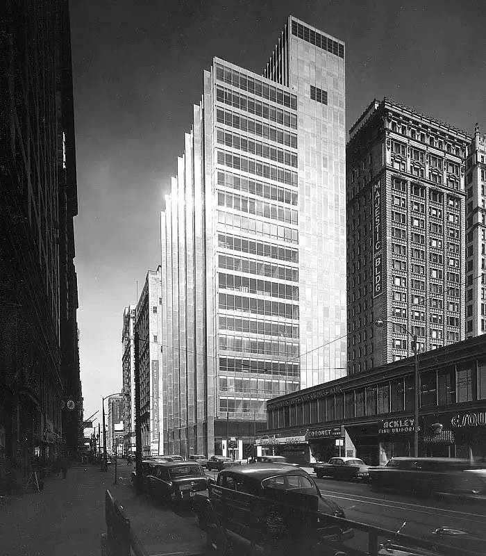 摩天大楼的浪漫 (浪漫的摩天大楼)