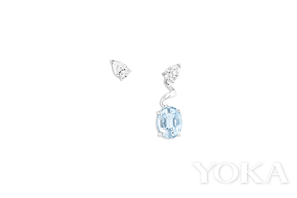 春节的甜蜜抢先尝将水果硬糖戴在身上