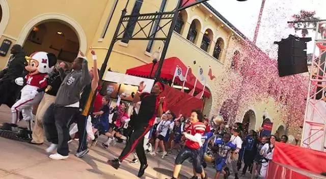 透过迪士尼，看帆船之都——青岛的华丽蜕变