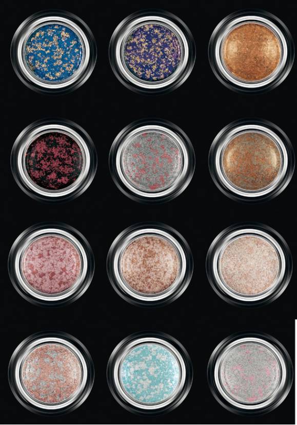 草木绿妆适合什么色,草木绿跟静谧蓝哪个色好看