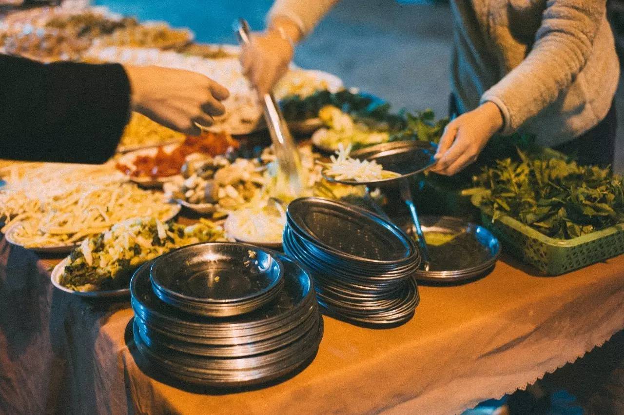 南宁夜晚摆摊生料粉,南宁柳沙夜市网红生料粉