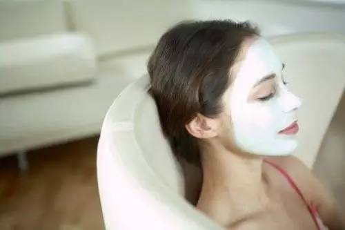 Madam问答室丨敷完面膜涂什么,学生*党**粉底,平价精华,贴片和睡眠面膜次数,平价隔离