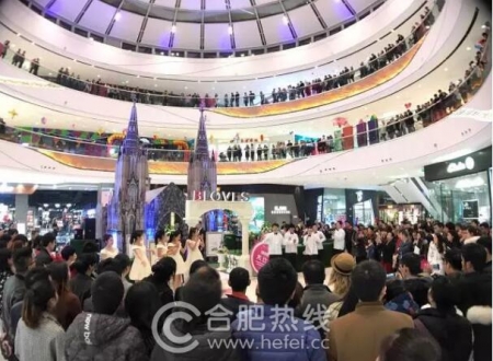 2.14万达茂惊现外国友人现场求婚浪漫相约幸福茂不停