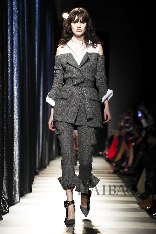 浪漫与柔媚的无限延伸！Monse2017秋冬女装秀，海报网带你亲临2017秋冬纽约时装周