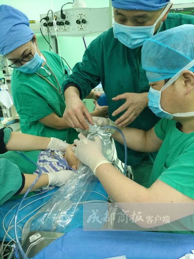 男孩咳嗽一星期被发现白肺,8个月男童反复咳嗽