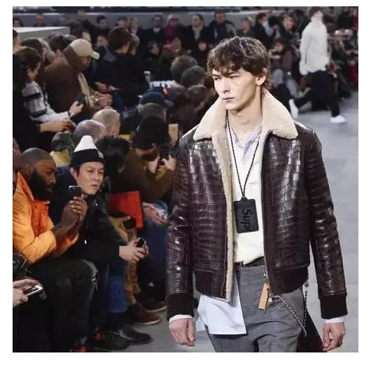 lv和supreme联名暴力熊多少钱,supreme好还是lv好