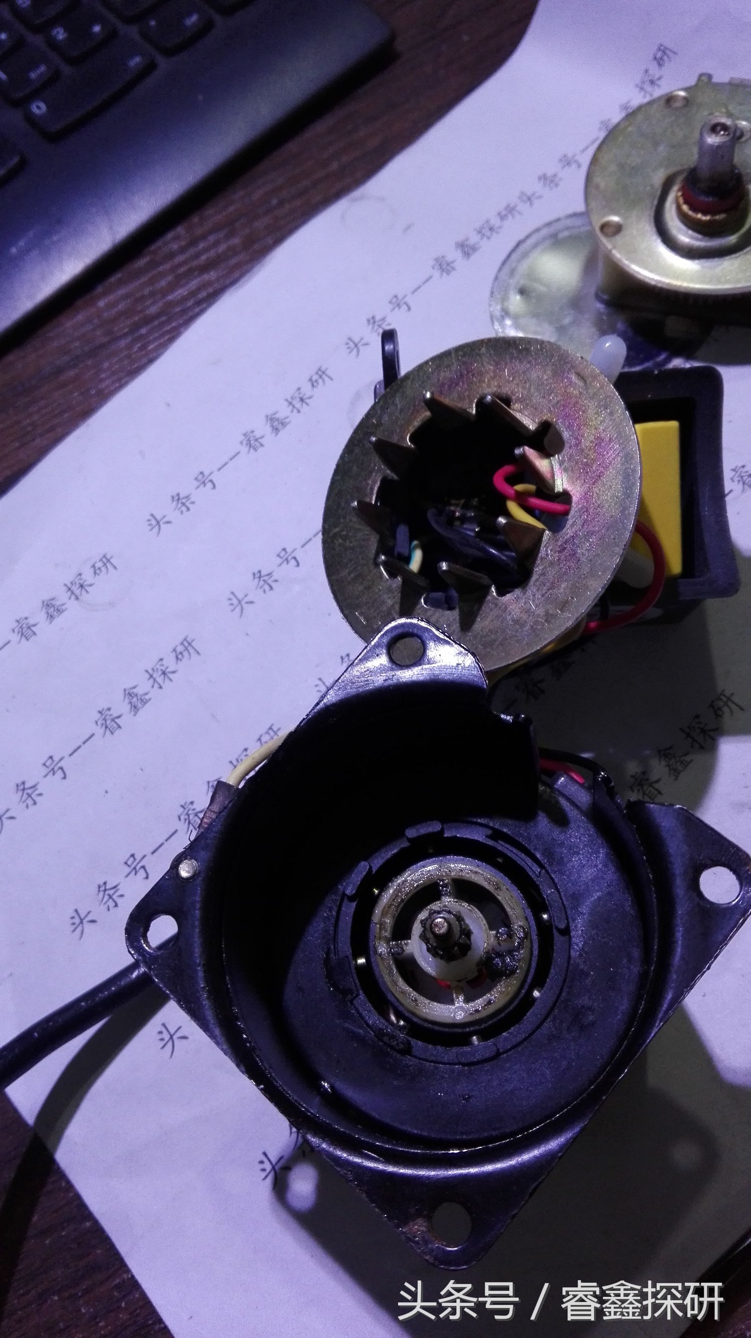 爪极式永磁同步电动机如何接电容,爪极式永磁同步电动机维修视频