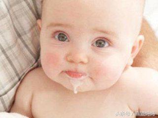 宝宝大量喷涌性吐奶多久能喂奶,两个多月宝宝突然频繁吐奶和喷奶