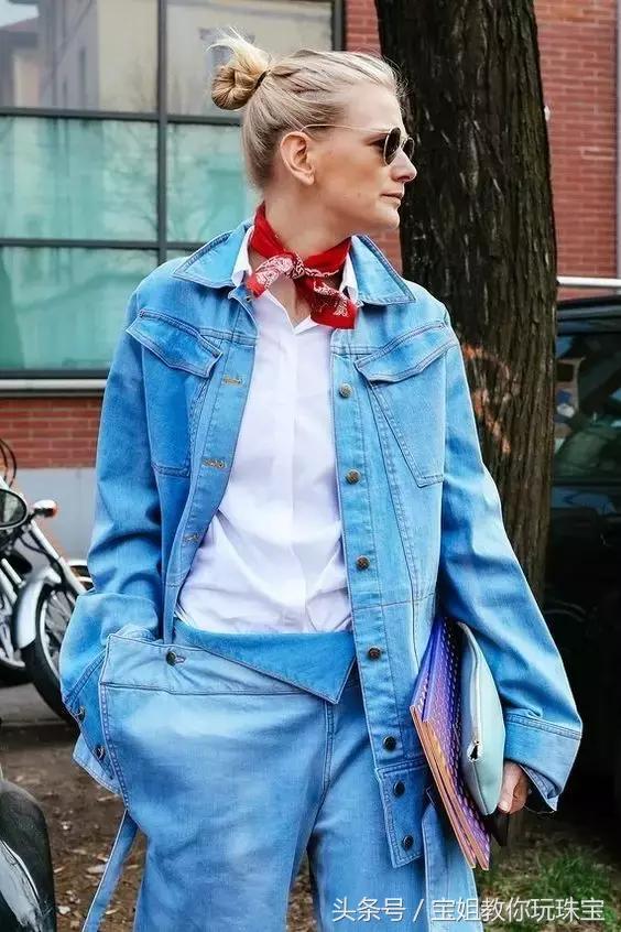 丝巾是温柔到骨子里的,丝巾女人必备