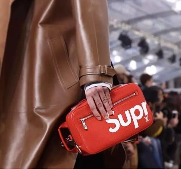 lv和supreme联名暴力熊多少钱,supreme好还是lv好