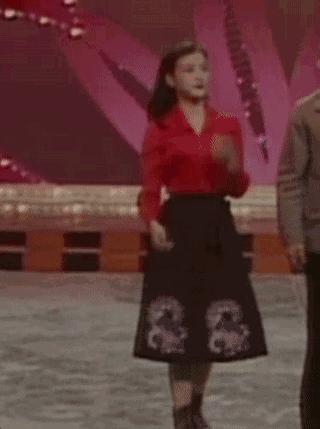 妈呀，我可能看了假的春晚