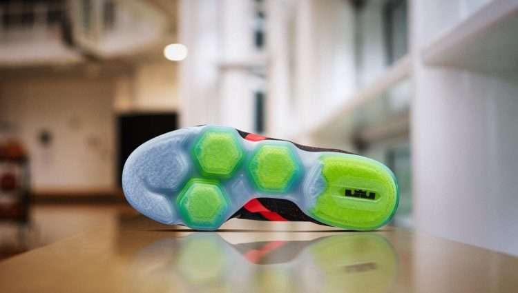 lbj战士12实战评测,lbj12对比13