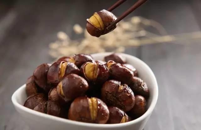 过完年干果吃不完？一张纸，让受潮的坚果恢复酥脆！