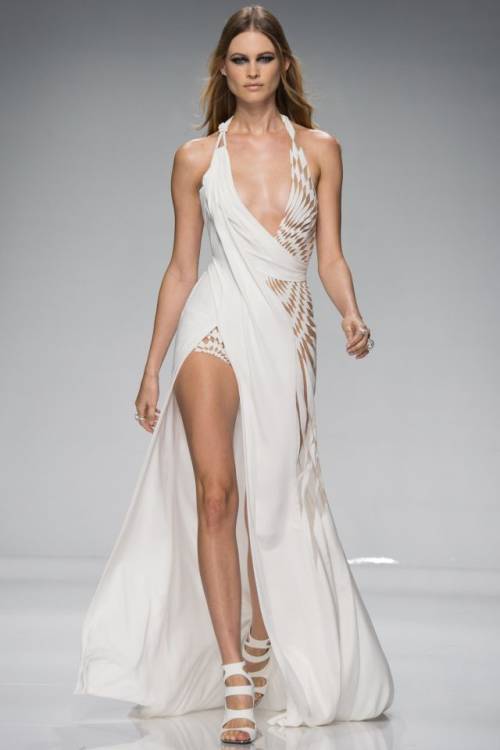 2021春夏高定礼服走秀图,2023年时装秀高定礼服图片