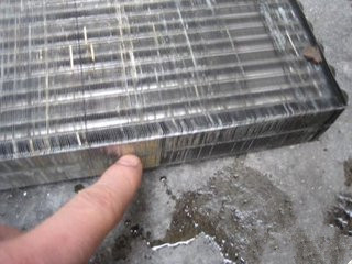 女司机：晴天后车里总是很潮湿，维修工拆开一看，说不出话了！