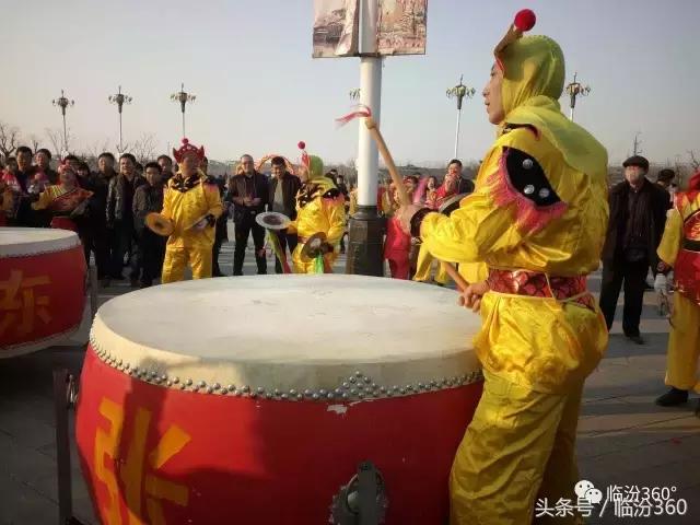 临汾元宵威风锣鼓小姐姐,山西襄汾威风锣鼓元宵节