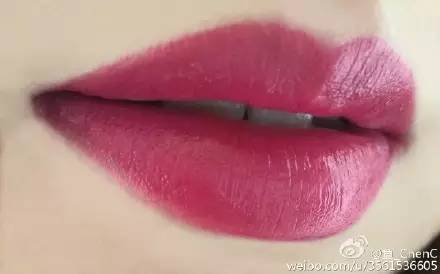 情人节送女人香水还是口红,情人节送口红代表什么意思