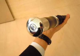 劳斯莱斯的一把雨伞能选装100万吗,劳斯莱斯车内为何有一把雨伞