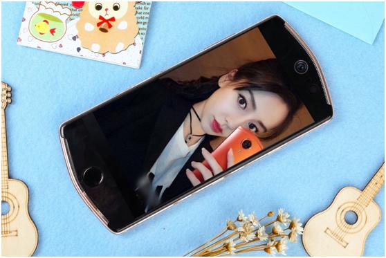 妹子们速来认领恒波豪礼，美图T8双像素自拍手机让你好看