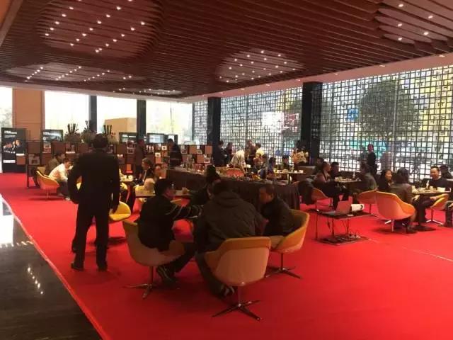 到成都的街上走一走,到成都的街道走一走